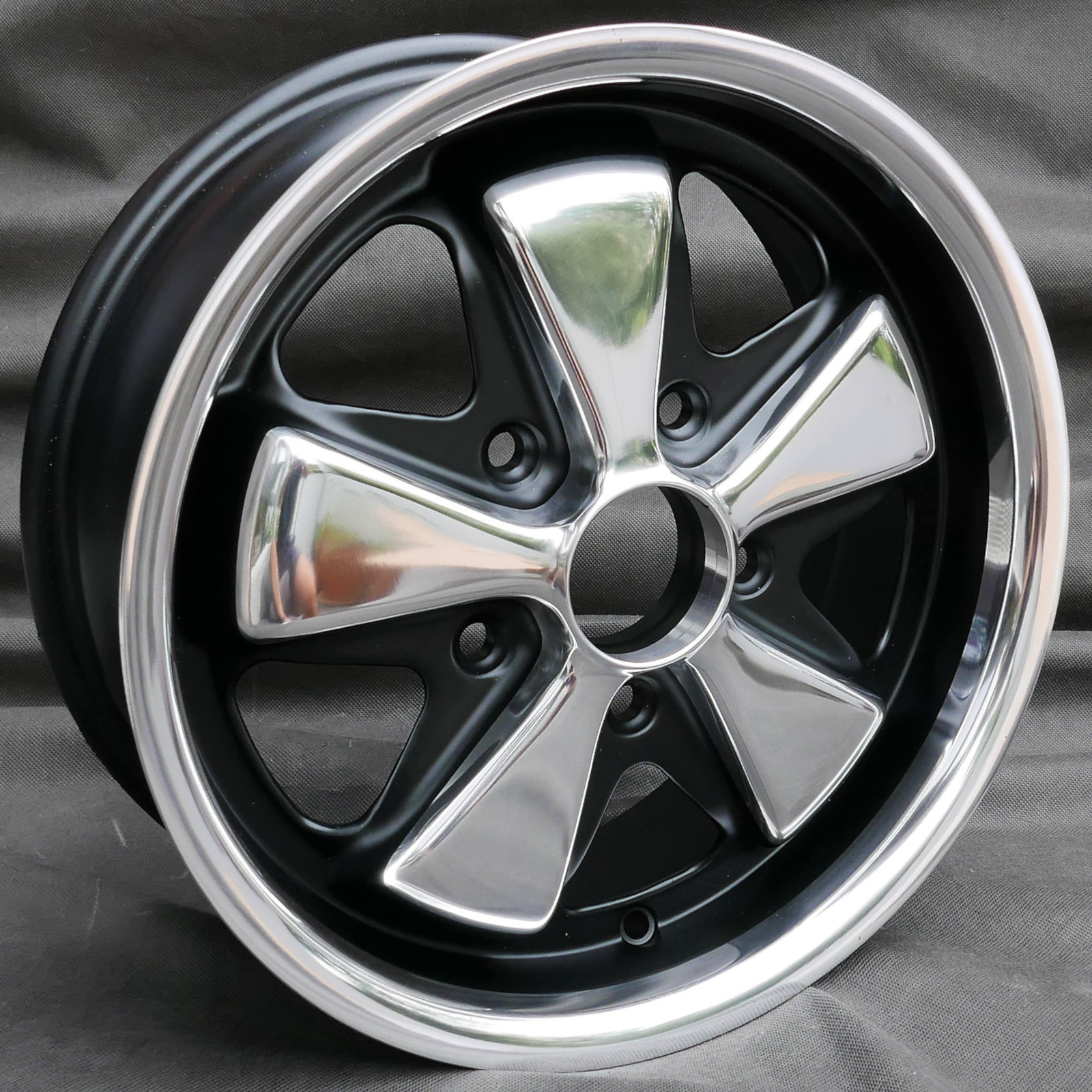 4x 5 Speiche, 6x15 black/polished, deep six + KM4 Hutmuttern